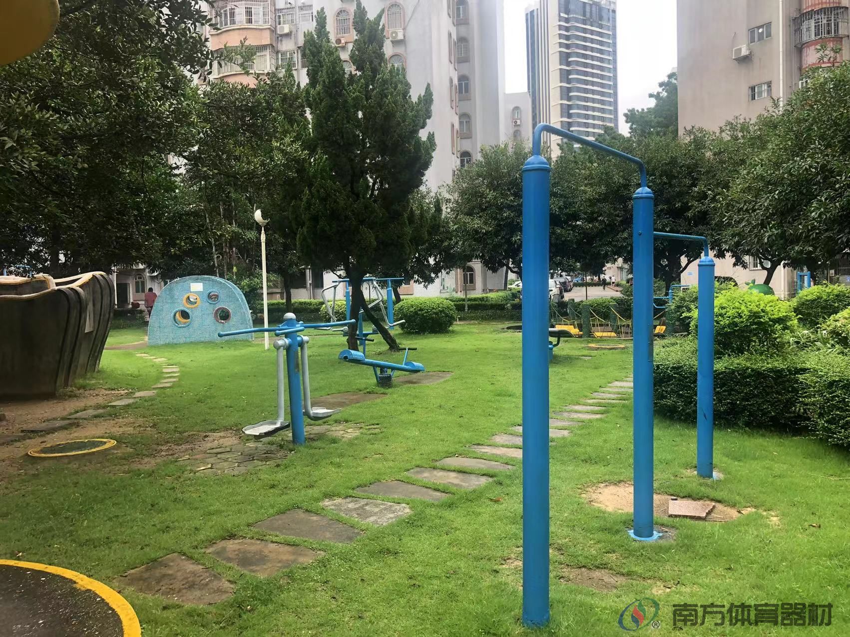 鸿景花园34栋至39栋之间儿童乐园(图1) 鸿景花园34栋至39栋之间儿童乐园(图1)