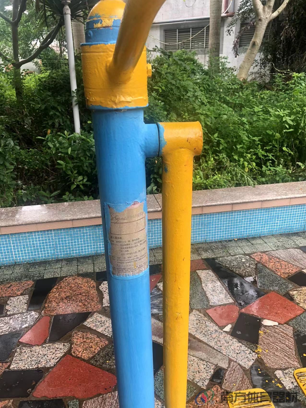 鸿景花园7栋旁小公园(图4) 鸿景花园7栋旁小公园(图4)