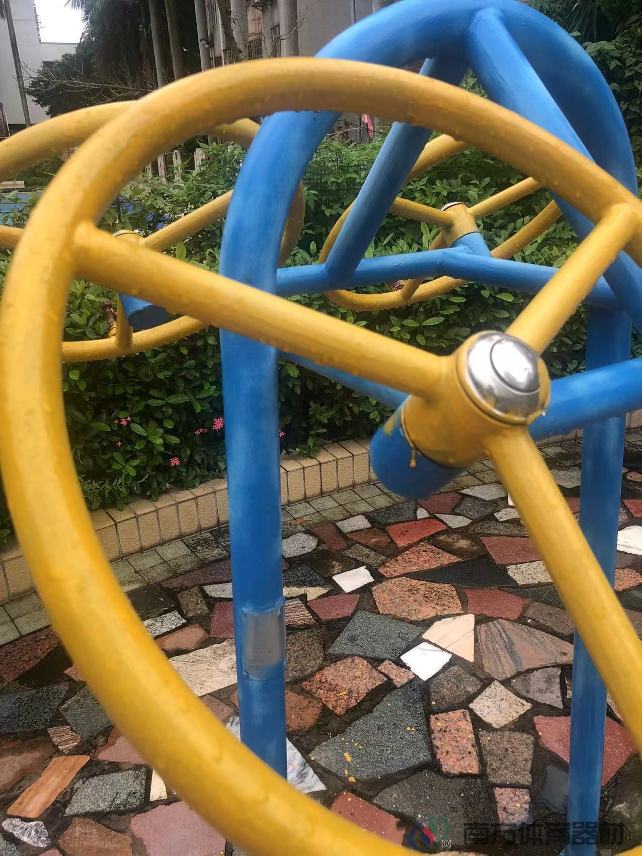 鸿景花园7栋旁小公园(图10) 鸿景花园7栋旁小公园(图10)