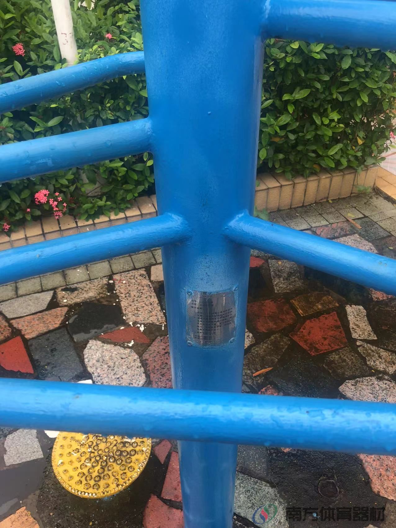 鸿景花园7栋旁小公园(图12) 鸿景花园7栋旁小公园(图12)