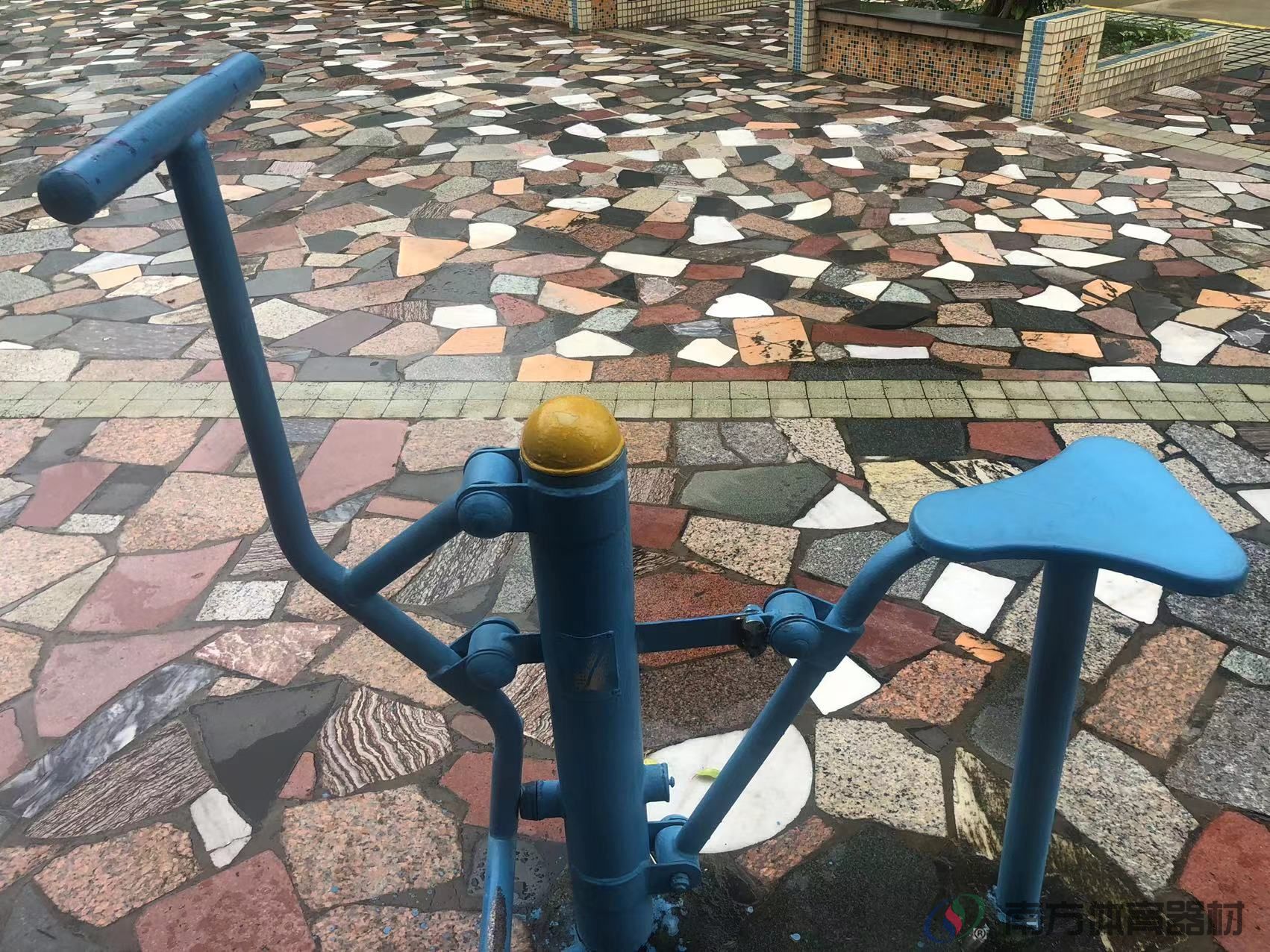 鸿景花园7栋旁小公园(图11) 鸿景花园7栋旁小公园(图11)