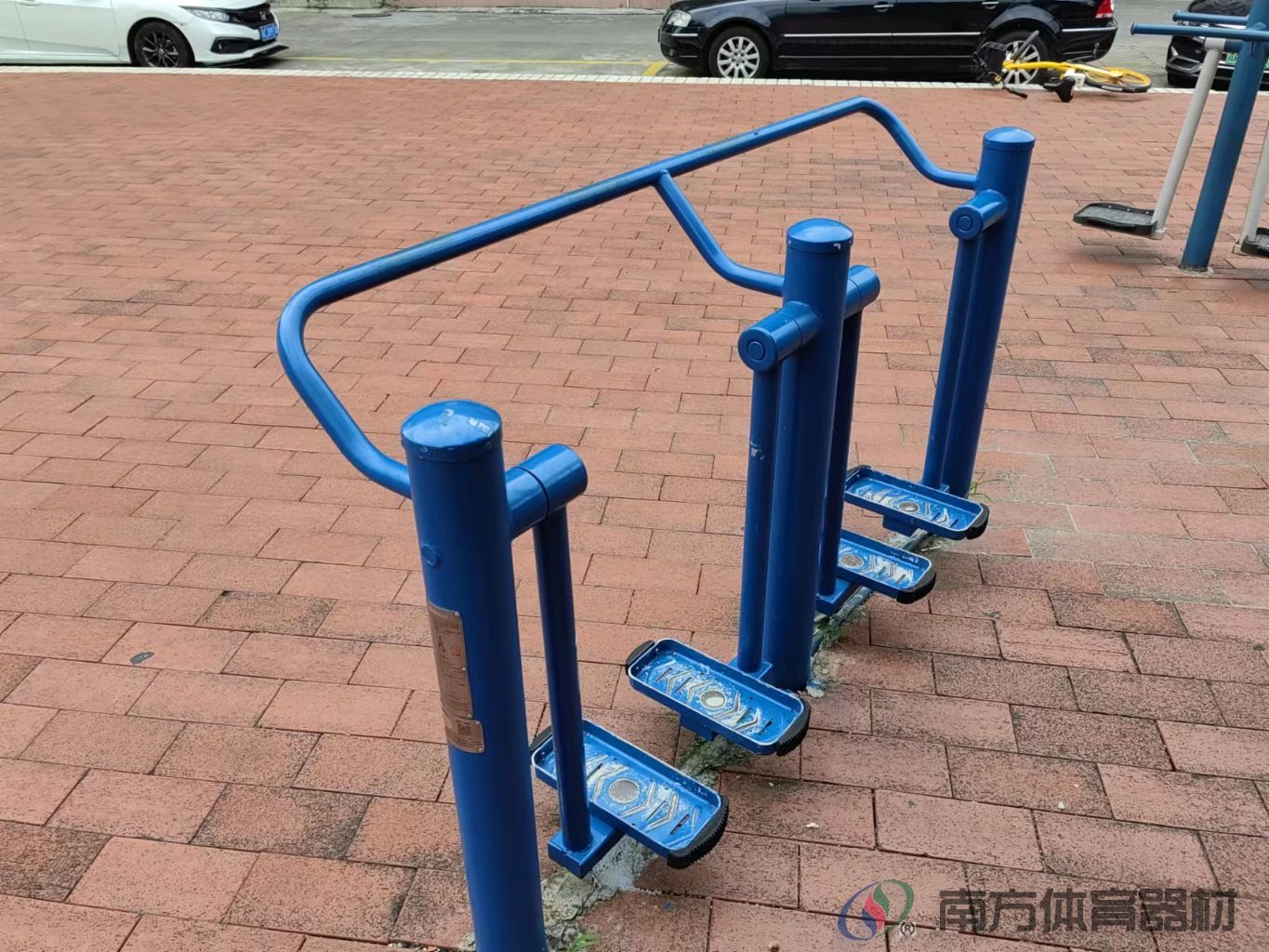 南油花园健身广场(图5) 南油花园健身广场(图5)