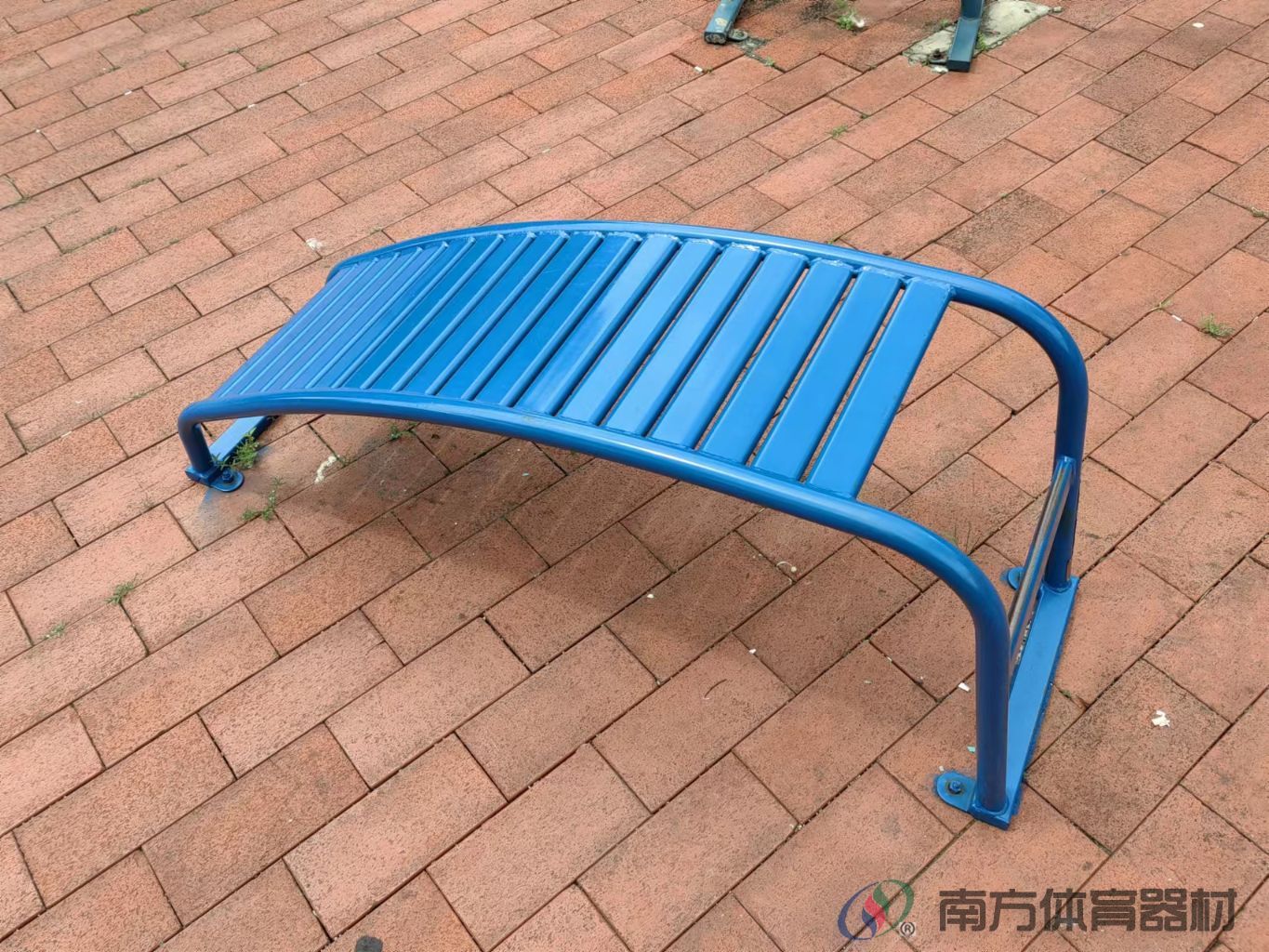 南油花园健身广场(图9) 南油花园健身广场(图9)