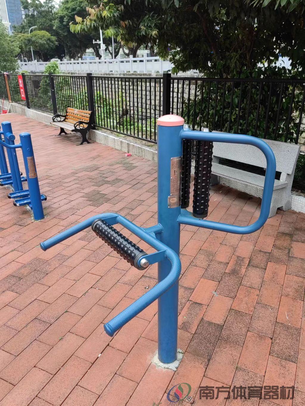 南油花园健身广场(图8) 南油花园健身广场(图8)