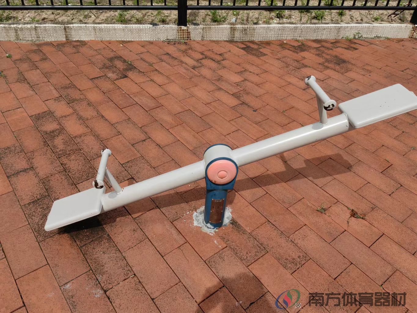 南油花园健身广场(图10) 南油花园健身广场(图10)