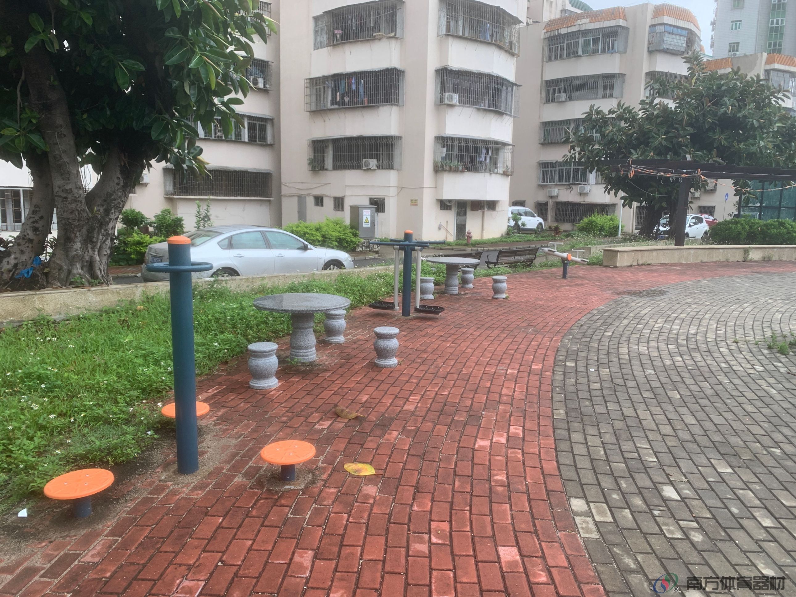 海虹新村中庭(图3)